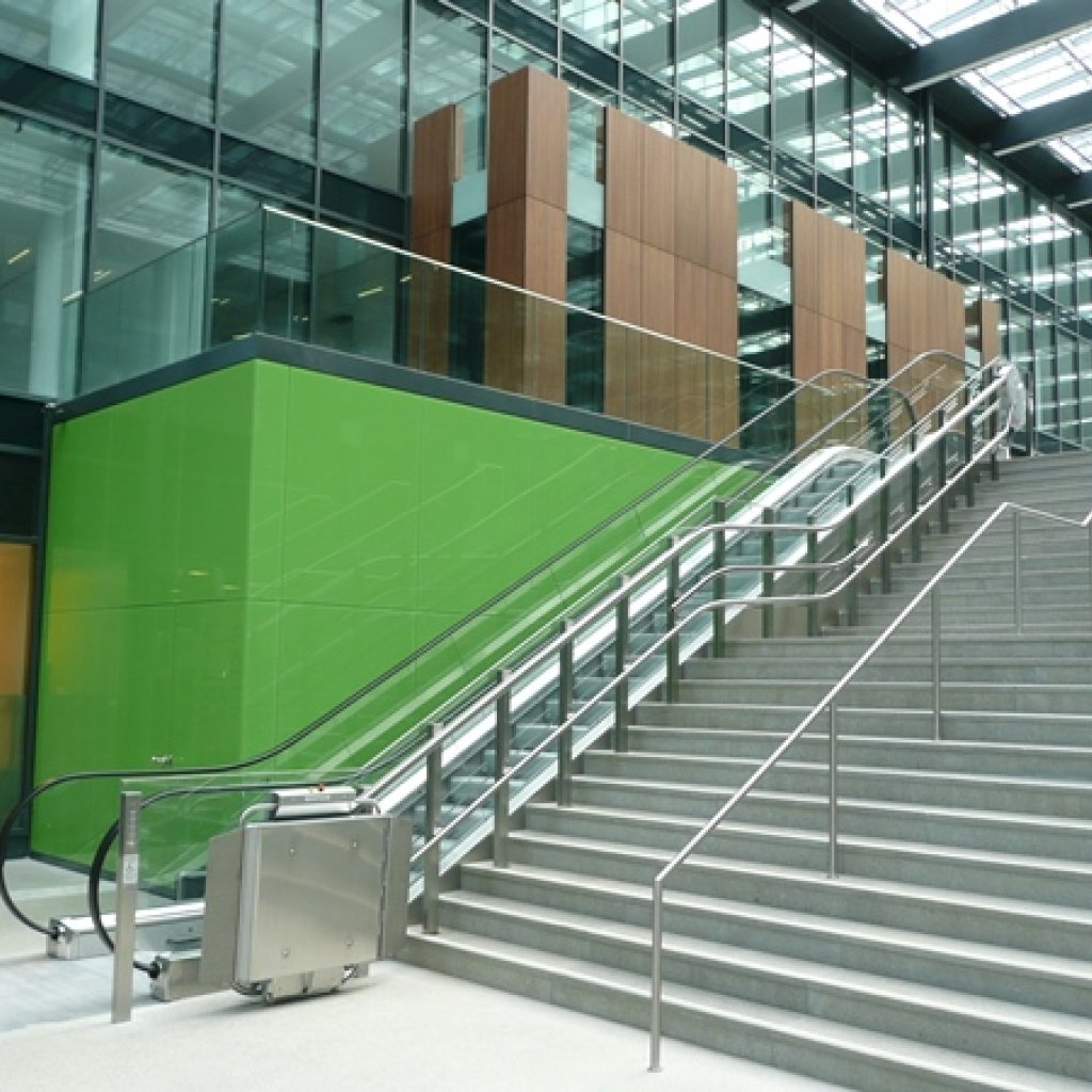 Plataforma salvaescaleras en Centros Comerciales