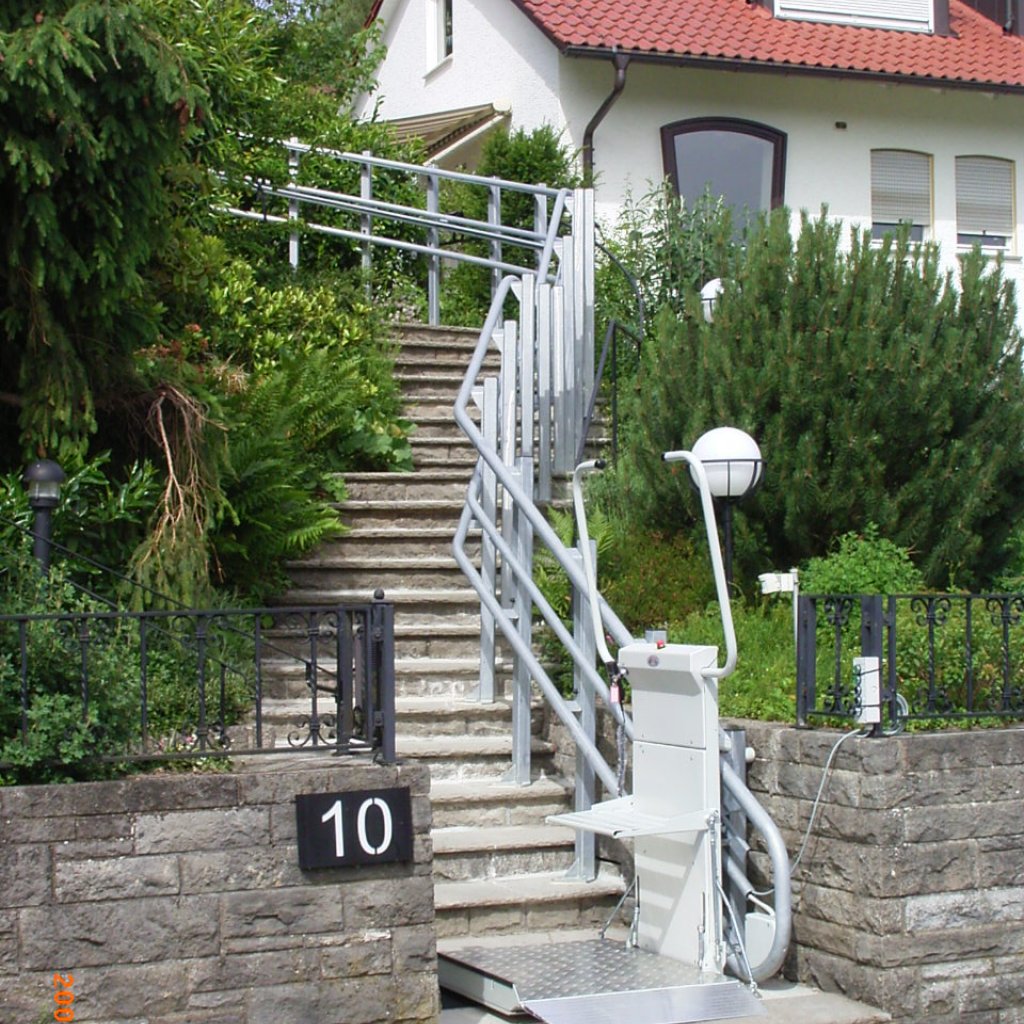 Plataforma salvaescaleras en espacios exteriores y jardines