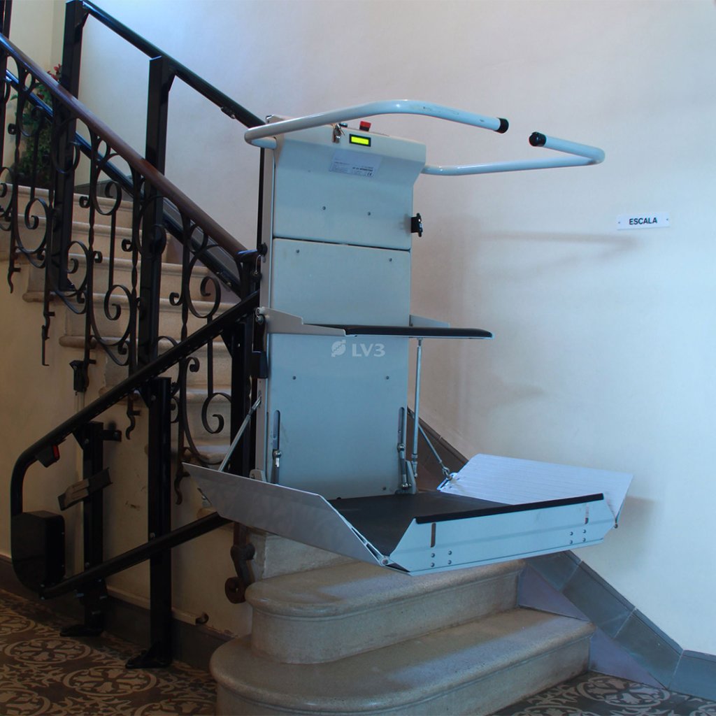 Plataforma salvaescaleras en residencias geriátricas