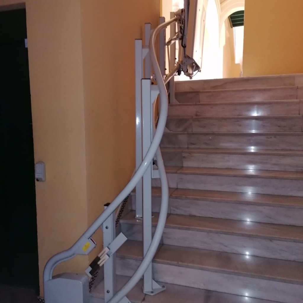 Plataforma salva escaleras Omega