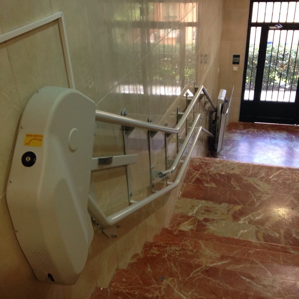 Plataforma salva escaleras Omega