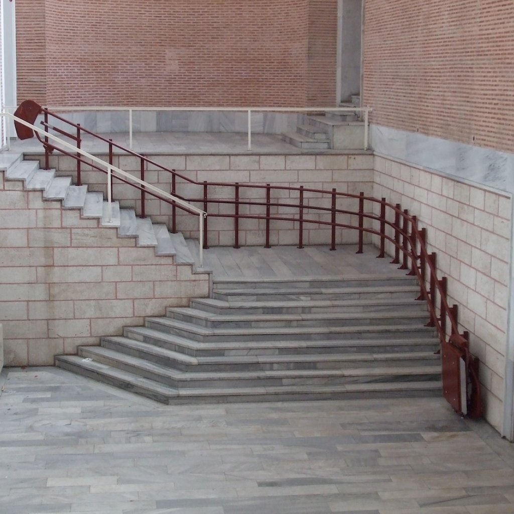 Plataforma salva escaleras Omega