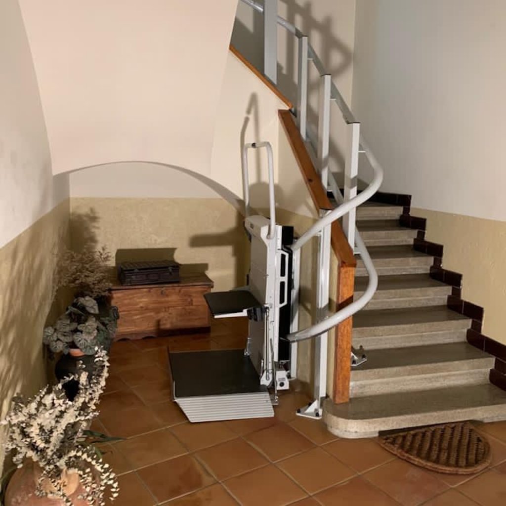 Plataforma salva escaleras Omega