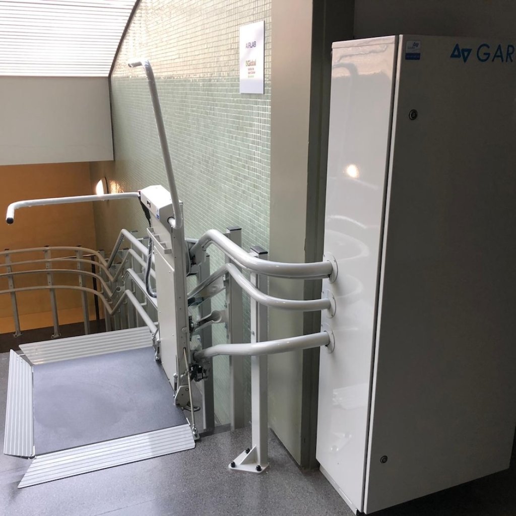Plataforma Salva Escaleras Vertical Omega