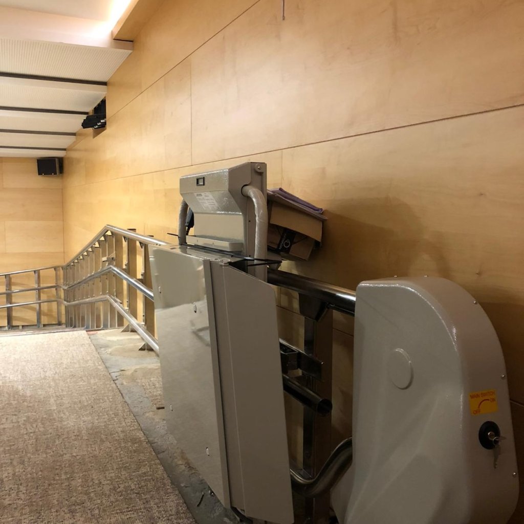 Plataforma salva escaleras Omega