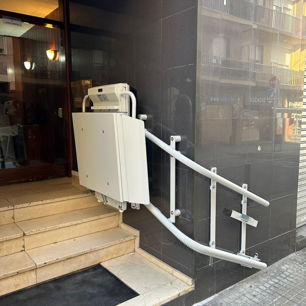 Plataforma salva escaleras Stratos