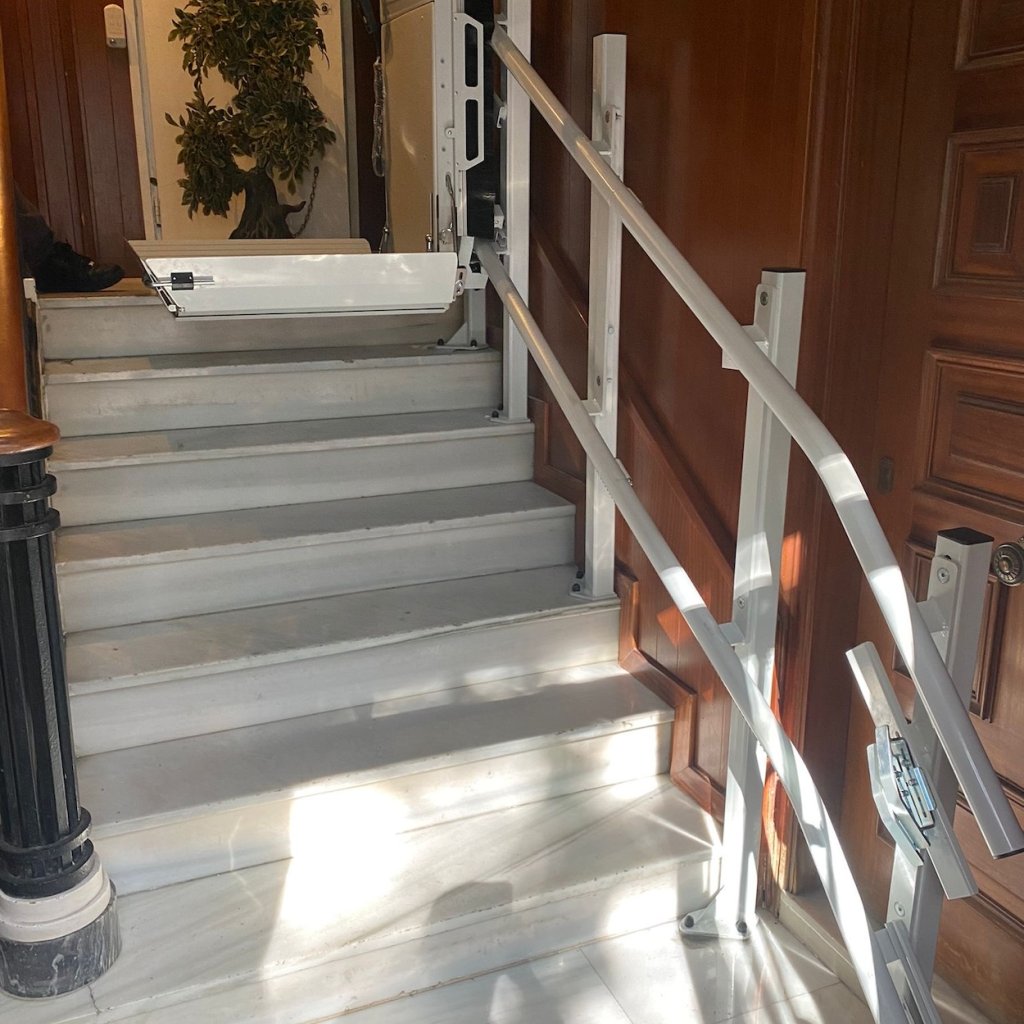 Plataforma salva escaleras Stratos