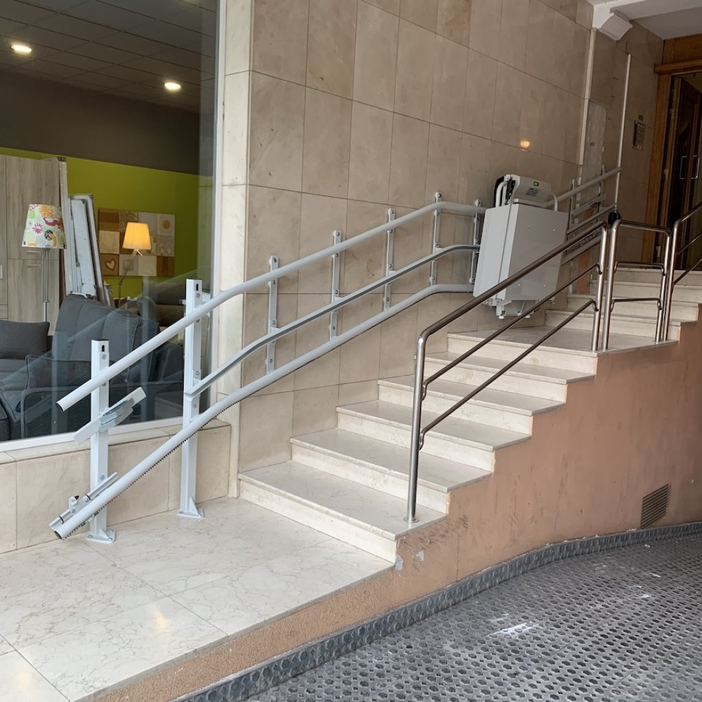 Plataforma salva escaleras Stratos