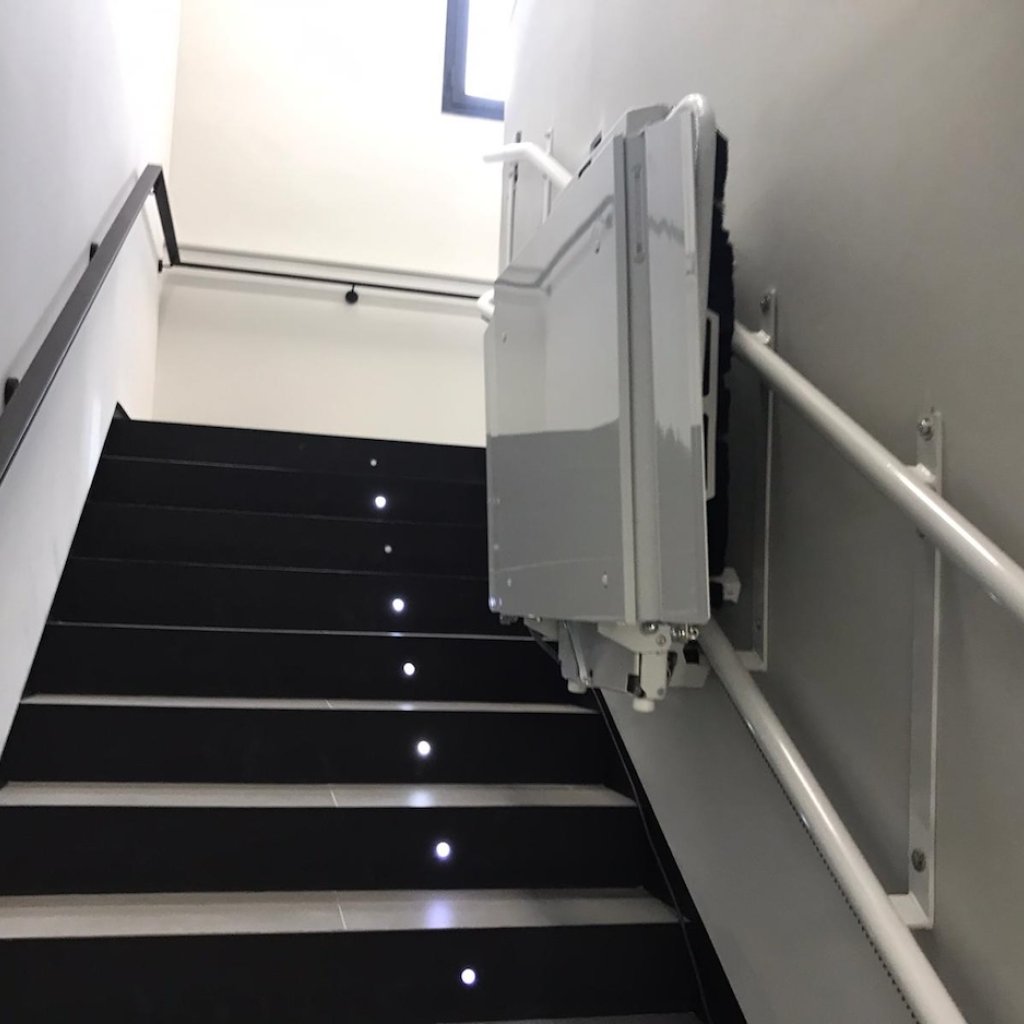 Plataforma salva escaleras Stratos