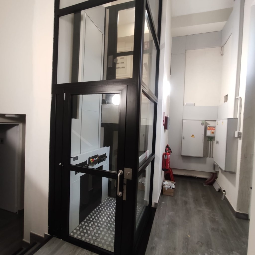 Plataforma vertical ZL150F