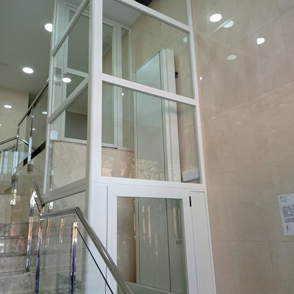 Plataforma vertical ZL150F