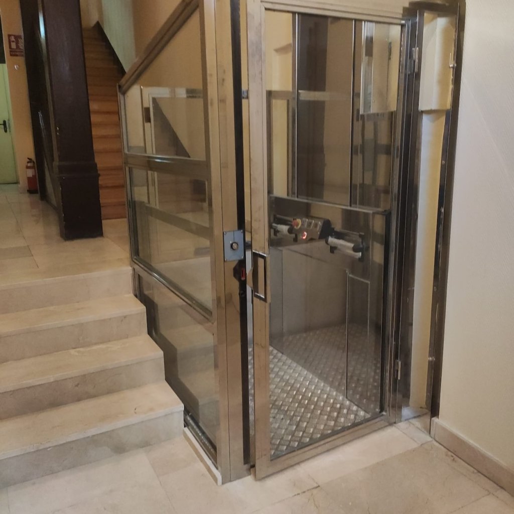 Plataforma vertical ZL150F