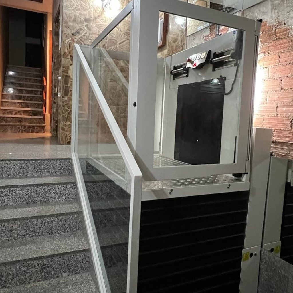 Plataforma vertical ZL150F