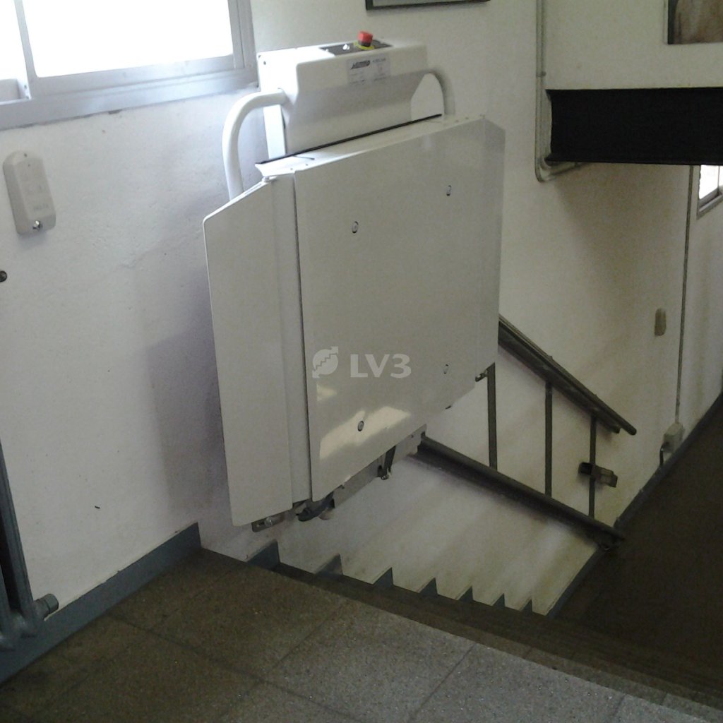 Plataforma salvaescaleras en escuelas