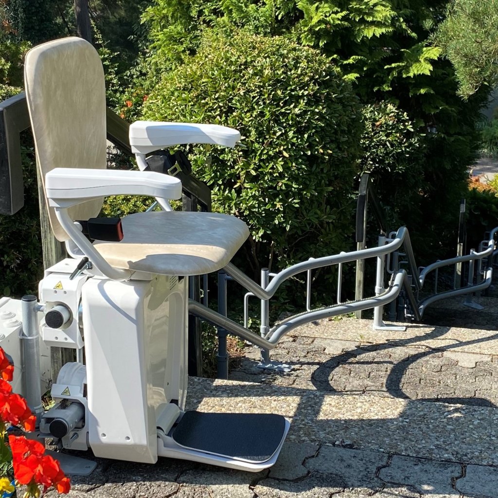 Silla sube escaleras en espacios exteriores