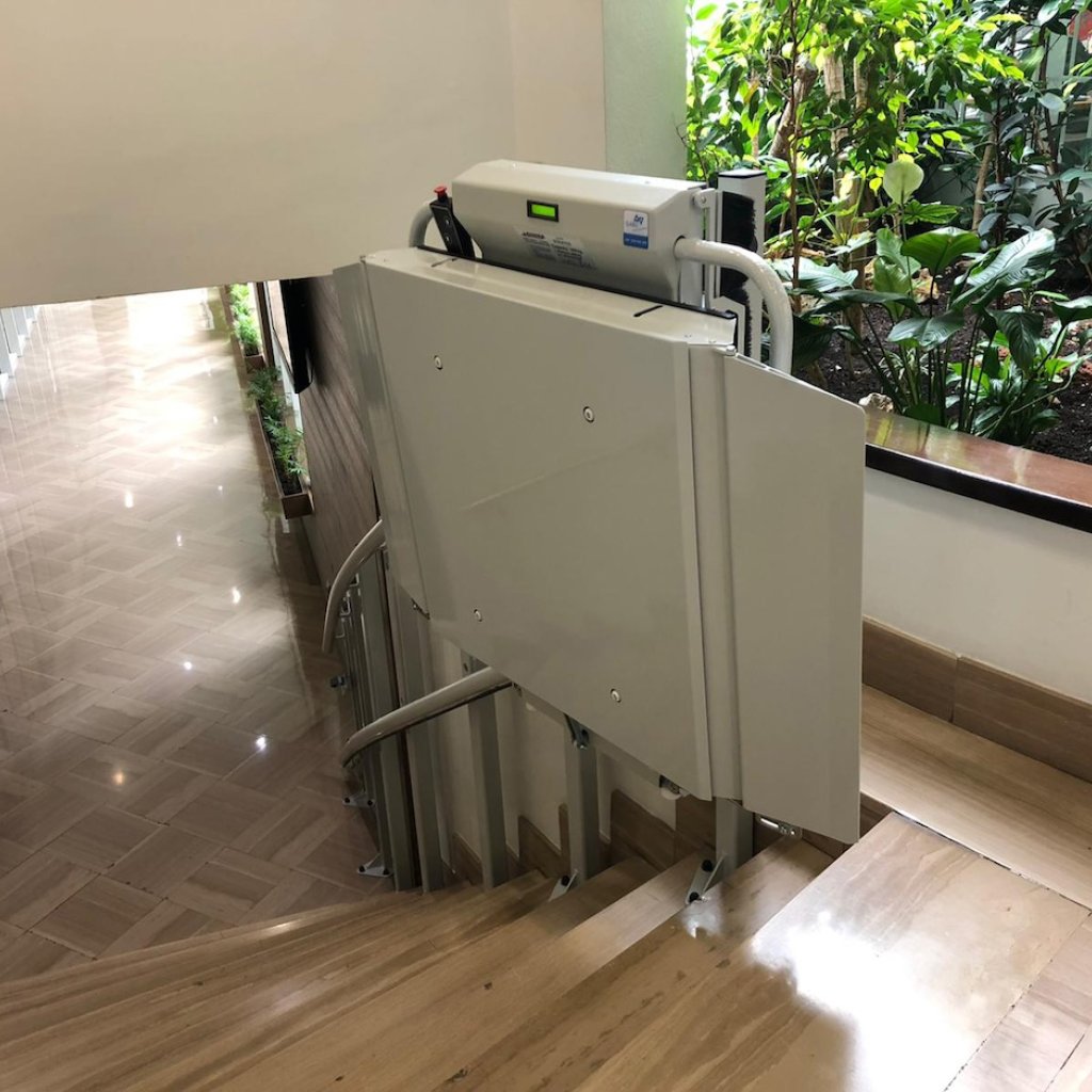 Plataforma salva escaleras Stratos