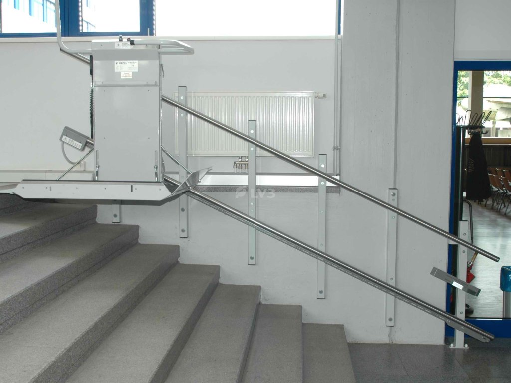 Plataforma salvaescaleras en centros de negocios