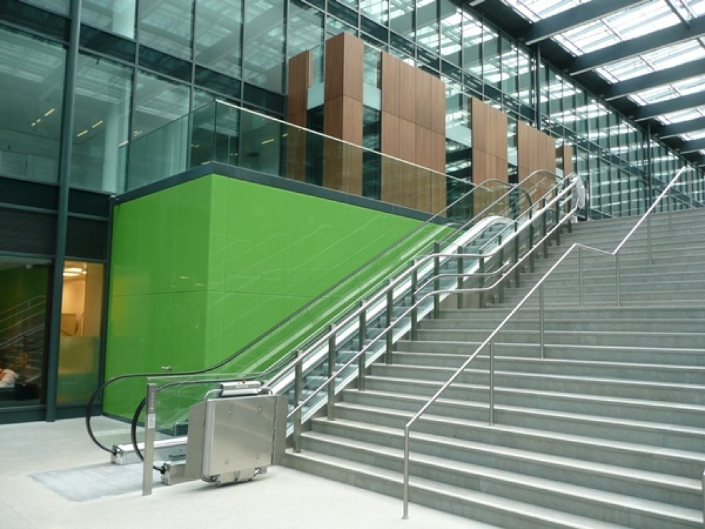 Plataforma salvaescaleras en Centros Comerciales