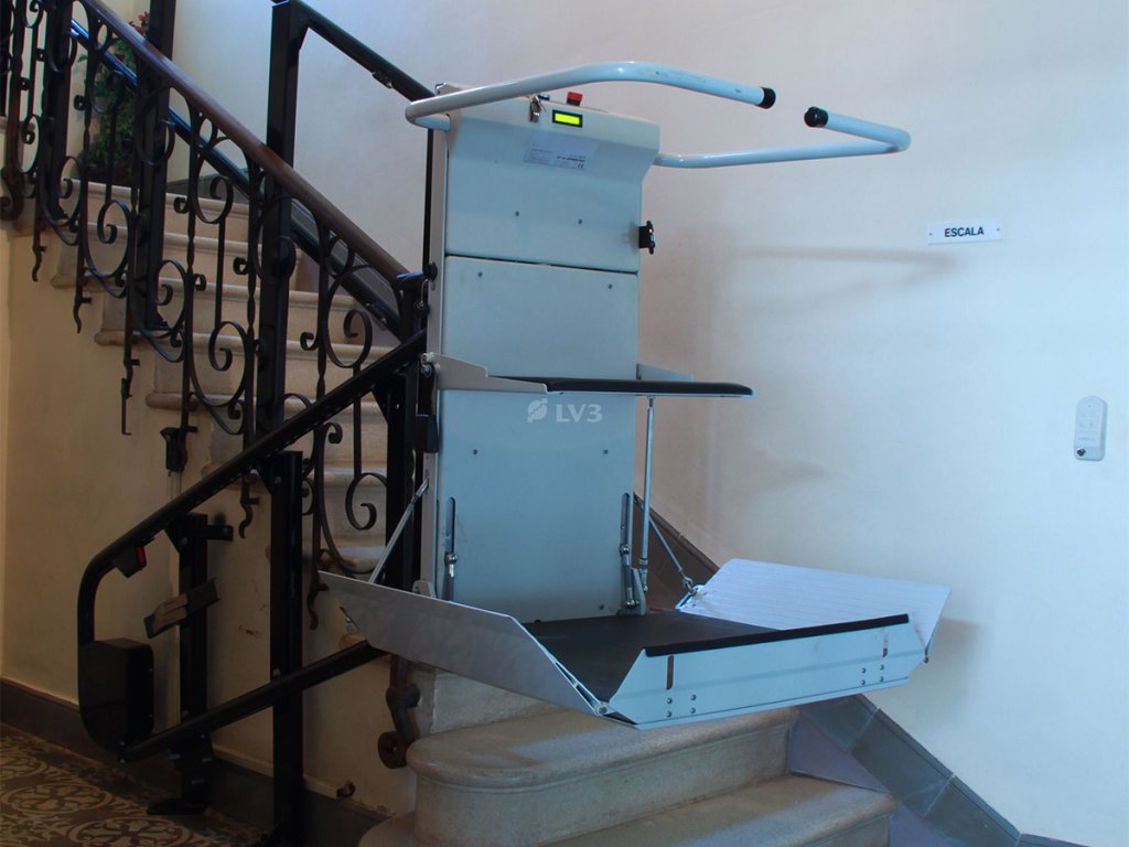 Plataforma salvaescaleras en residencias geriátricas