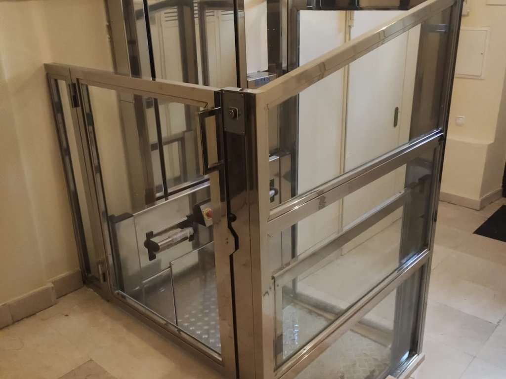 Plataforma vertical ZL150F