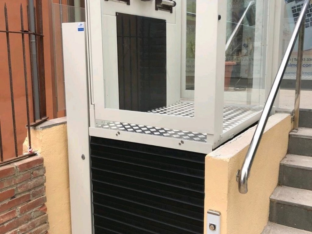 Plataforma vertical ZL150F