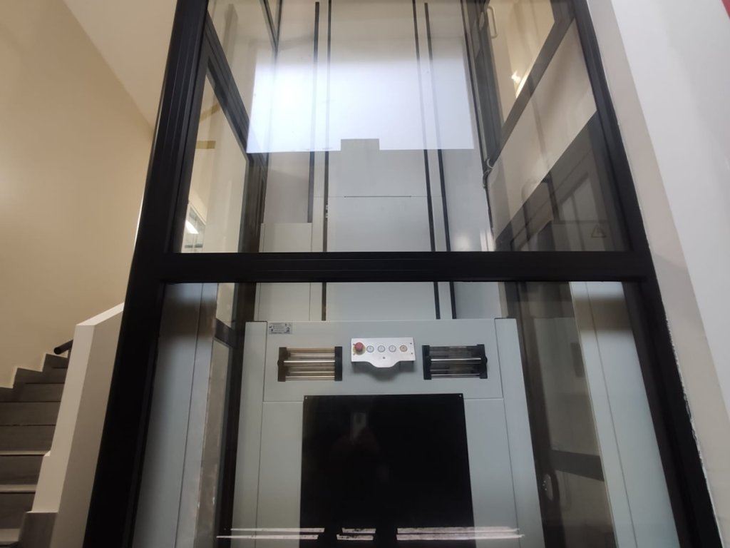 Plataforma vertical ZL150F