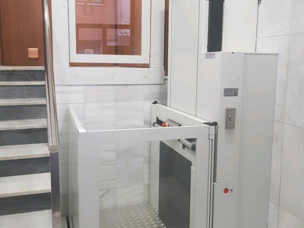 Plataforma vertical ZL150F