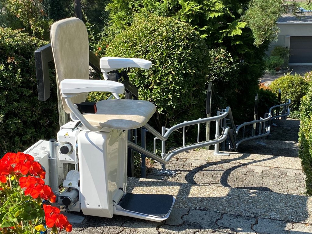 Silla sube escaleras en espacios exteriores